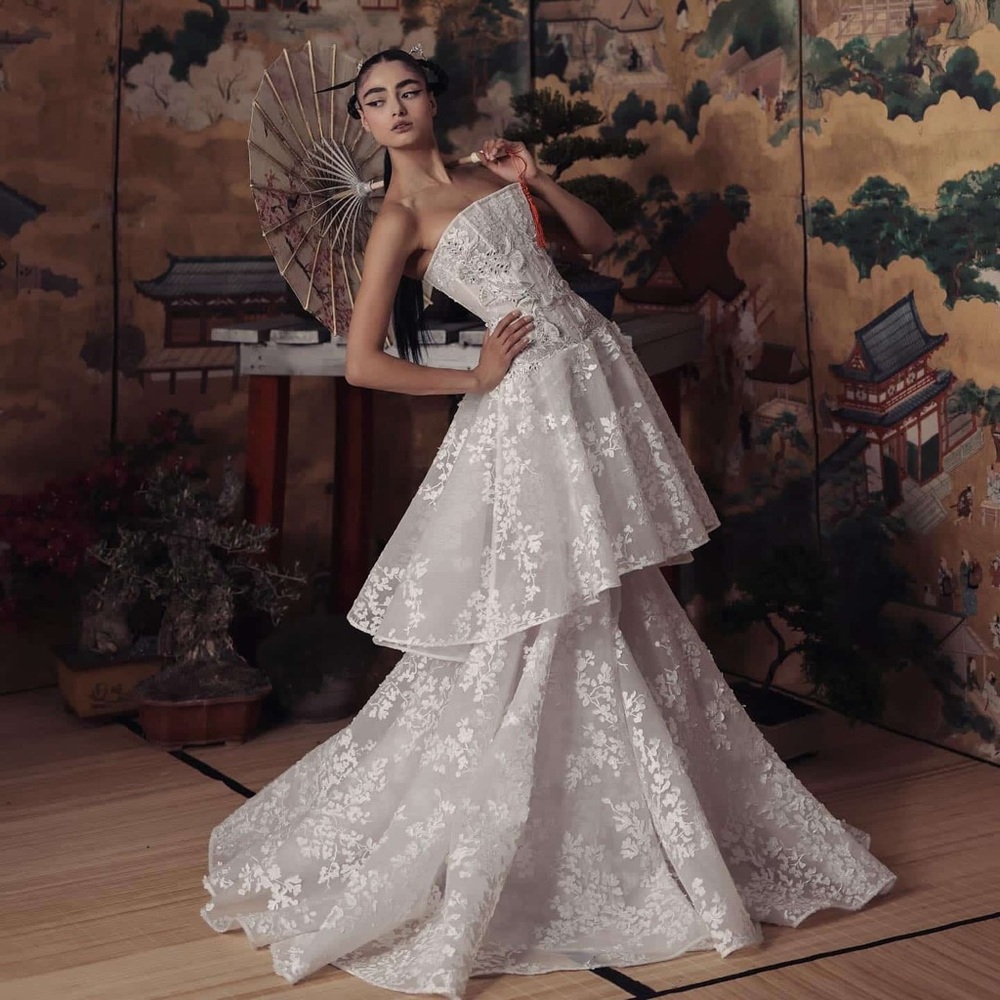 KIM KASSAS COUTURE - Strapless White Lace Tiered Ball Gown